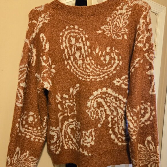 Very J M orange & creme sweater with paisley pattern, fits a little oversized - Picture 2 of 3